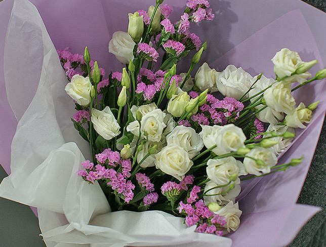 Bouquet of white eustomas and statice photo